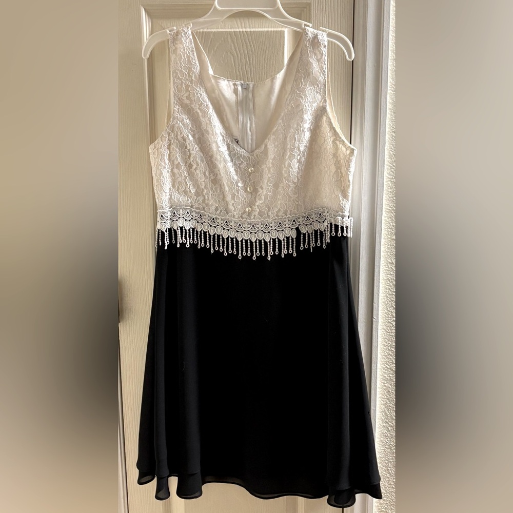 SHEENA COLLECTION LACE FLOWY DRESS